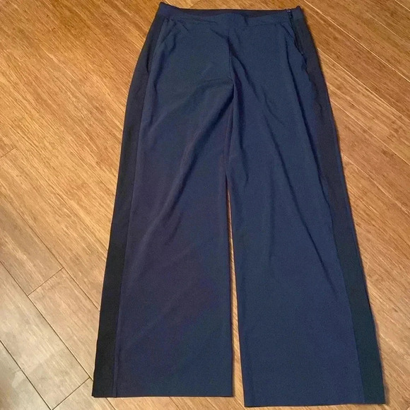Athleta women’s wide leg trouser style pants - size 8- black trim- side zip - Picture 1 of 7